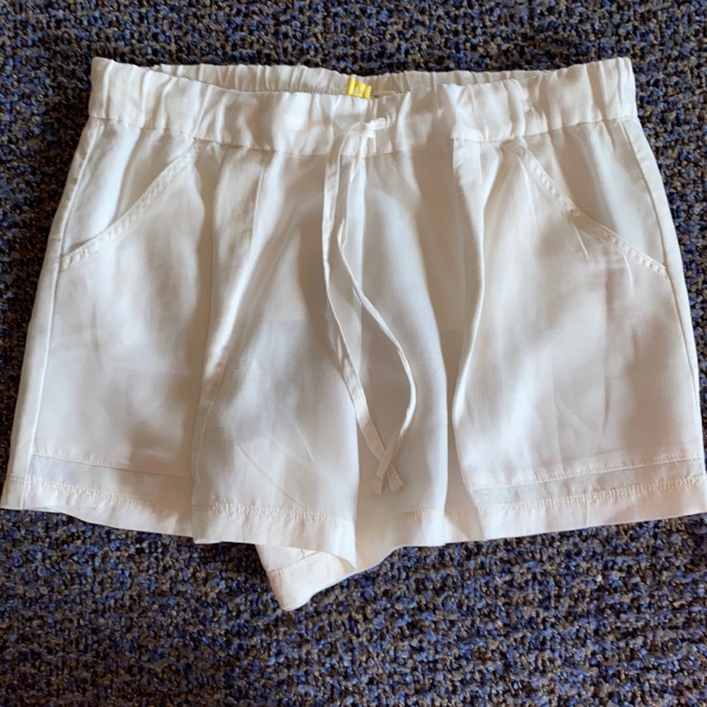 Ann Taylor LOFT linen shorts in beautiful Ivory color.